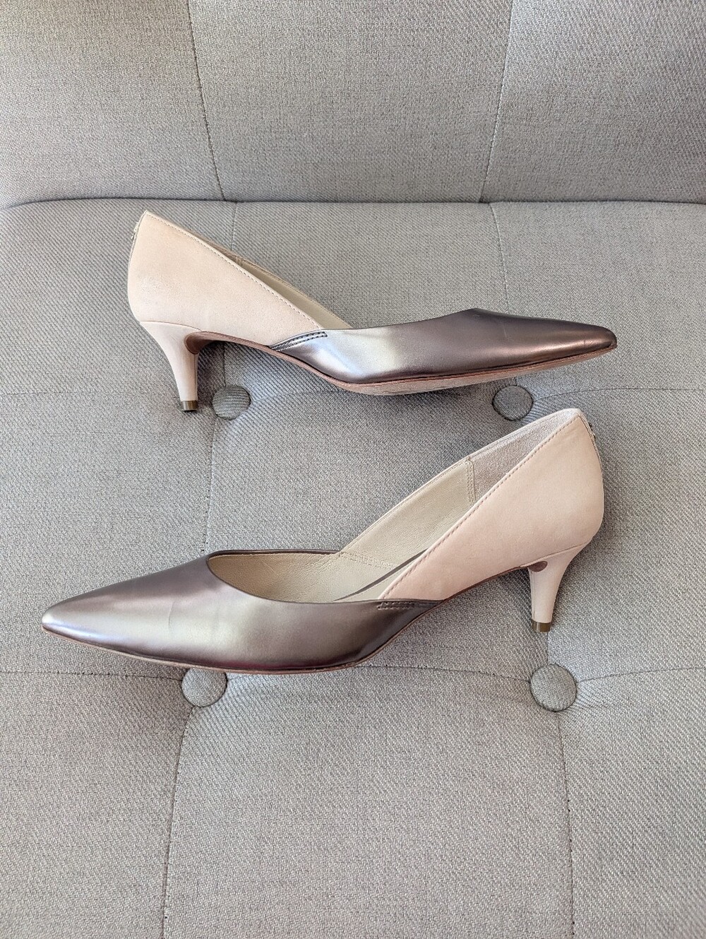 COACH Chambers Rose Two-Tone Pointed Toe Mid Heel Pumps Nude Metallic Size 7B - Picture 2 of 13